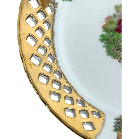 2 Vtg Plates Romantic Courting Couple APULUM Porcelain White Gold Trim Romania - Picture 11 of 16